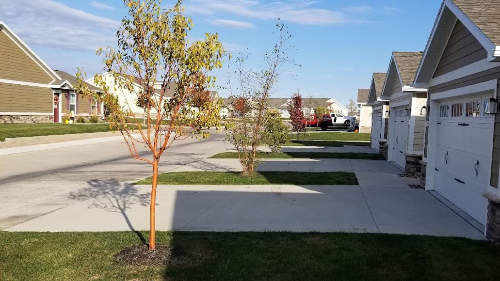 Maintained front lawn and landscaped beds along a Des Moines home